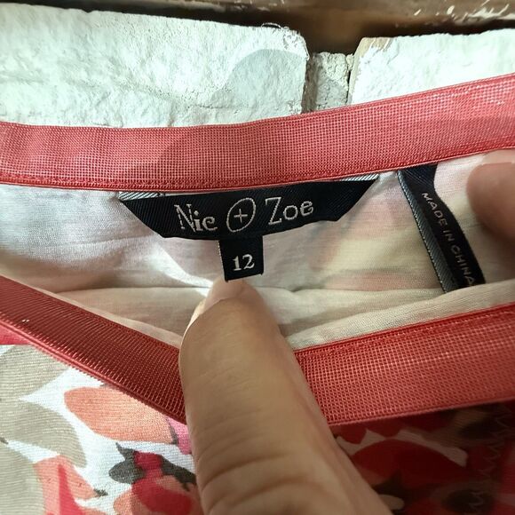 NIC+ZOE Pink/ Red Floral A-Line Skirt Silky Blend  Zip Closure Size 12 - Picture 2 of 7